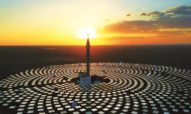 光熱發(fā)電開啟了新能源發(fā)展的新篇章(圖1) 太陽能發(fā)電系統(tǒng)圖全解